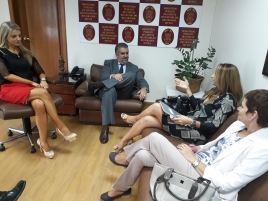 Geraldo da Camino e sua adjunta, Fernanda Ismael, recebem representantes da 1ª CESMu - Foto: Divulgação CES/RS